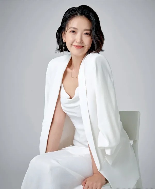 Nữ diễn viên bị “đại gia dỏm” lừa cưới, sau 1 tuần phát hiện chồng có 3 tiền án, 2 vợ cũ cùng vụ lừa đảo 360 tỷ đồng - Ảnh 1.