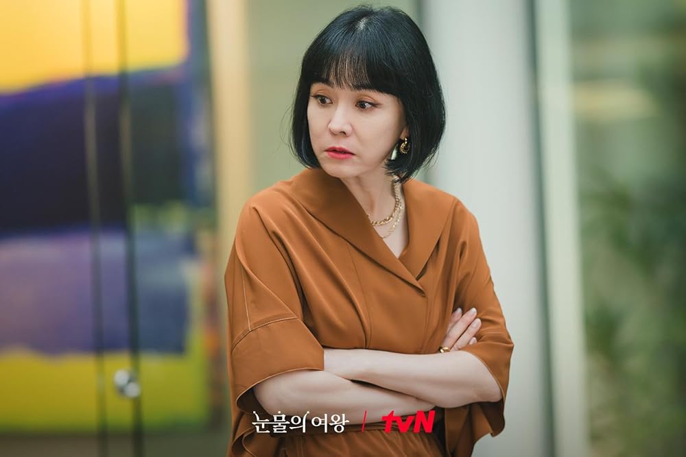 Nữ diễn viên 54 tuổi của phim Queen of Tears: "Tôi đã uống loại nước này được 6 tháng và thấy tóc đang dày hơn, tóc bạc cũng không mọc ra nữa" - Ảnh 1.