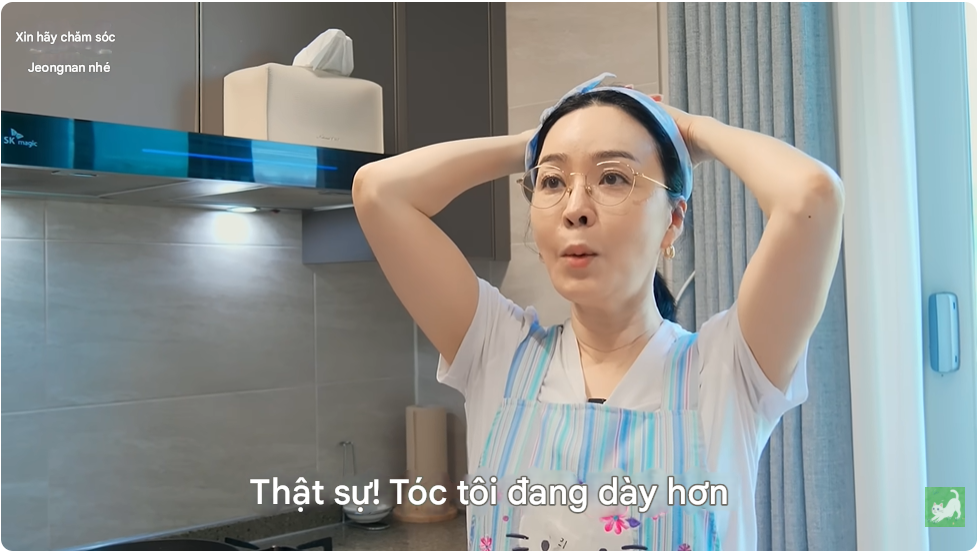 Nữ diễn viên 54 tuổi của phim Queen of Tears: "Tôi đã uống loại nước này được 6 tháng và thấy tóc đang dày hơn, tóc bạc cũng không mọc ra nữa" - Ảnh 3.
