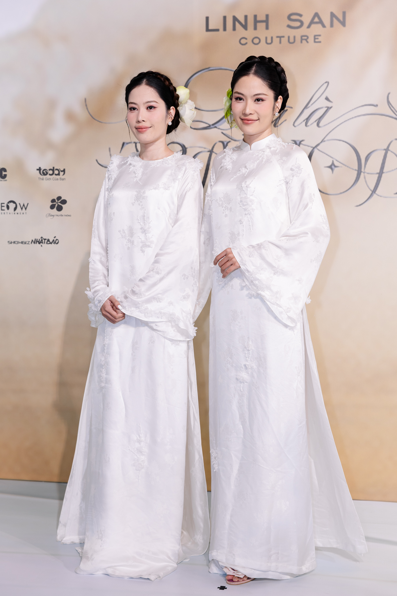 Thảm đỏ đẹp nhất hôm nay: Nửa showbiz Việt diện áo dài lộng lẫy, nhiều người ở ẩn cũng xuất hiện- Ảnh 1.