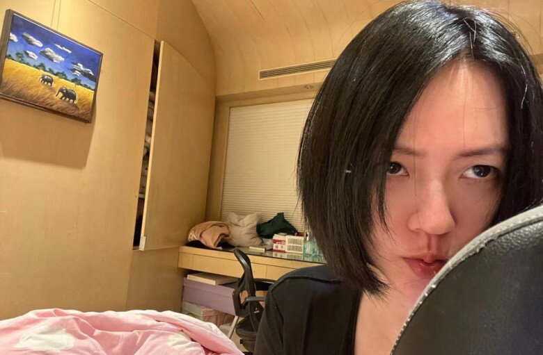 Năm 2022, Tiểu S từng đăng bài trên trang cá nhân, tiết lộ con gái cô đã cầu cứu mẹ vì trong phòng có gián.