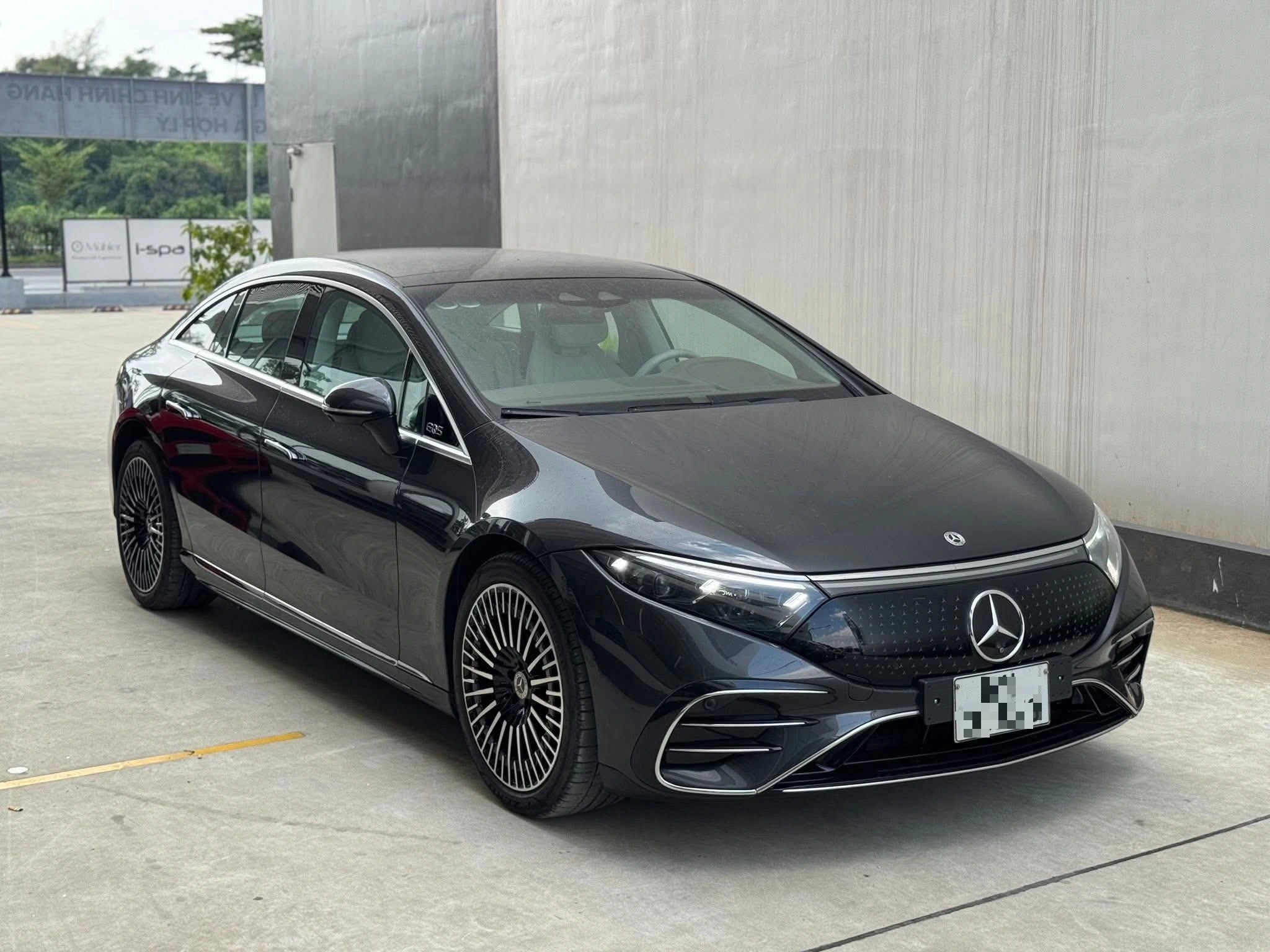 Xe điện Mercedes rớt giá 2,45 tỉ đồng sau khi lăn bánh 1.500 km - Ảnh 1. Xe điện Mercedes rớt giá 2,45 tỉ đồng sau khi lăn bánh 1.500 km - Ảnh 1.