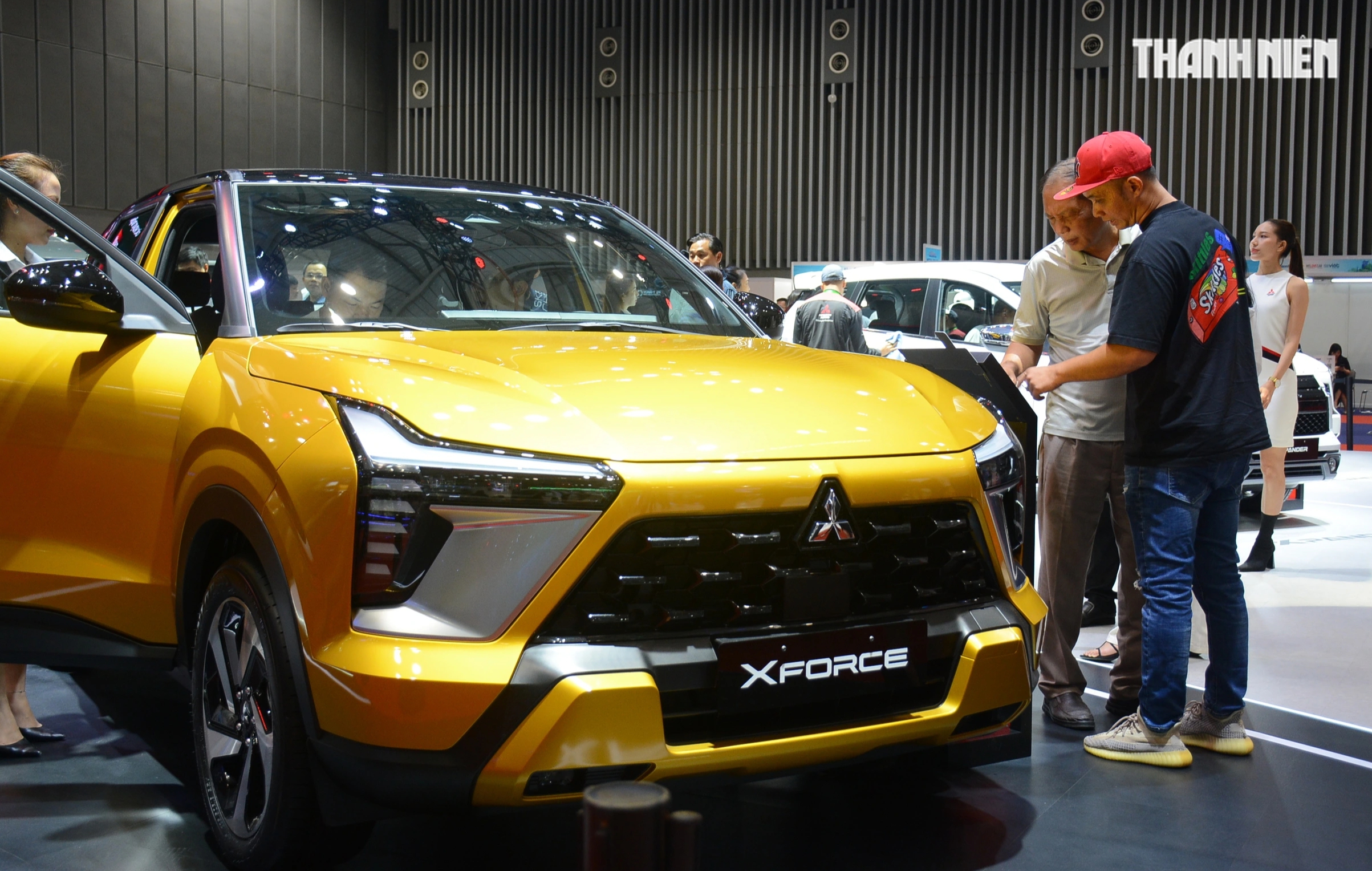 Ô tô nhập khẩu ồ ạt về Việt Nam, nhiều mẫu mới từ Thái Lan, Trung Quốc- Ảnh 1.