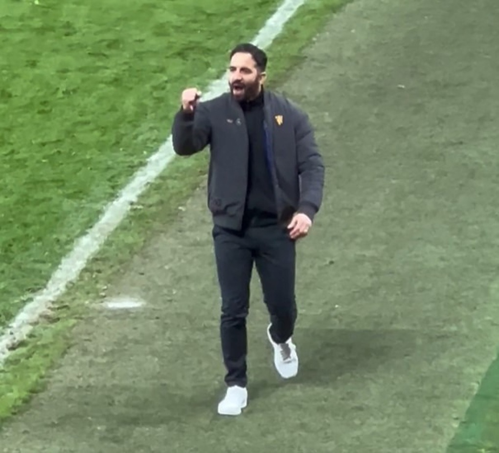 Phản ứng gây sốt của HLV Amorim sau khi Man Utd giành chiến thắng kịch tính - 1