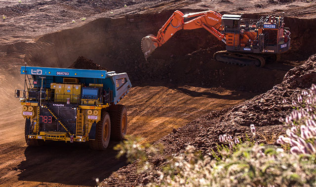 Phát hiện đội quân 140 xe tải không người lái, chạy liên tục 24/7 theo cách không tưởng, bí mật khai thác kho báu tỷ tấn- Ảnh 1.