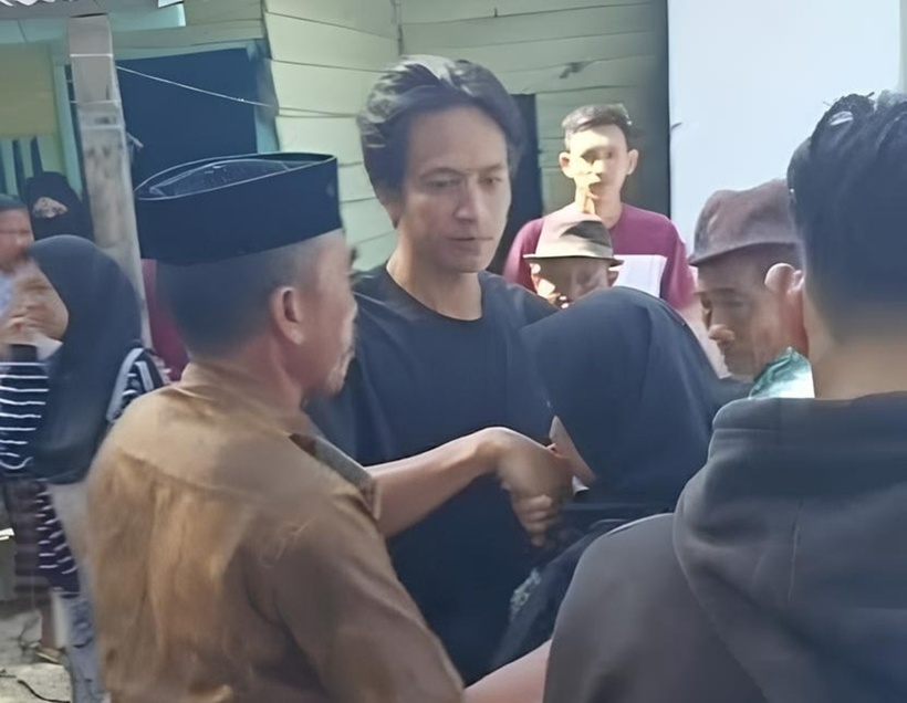 Phát hiện vợ ngoại tình, chồng tổ chức "lễ bàn giao" vợ cho người thứ ba - Ảnh 1.