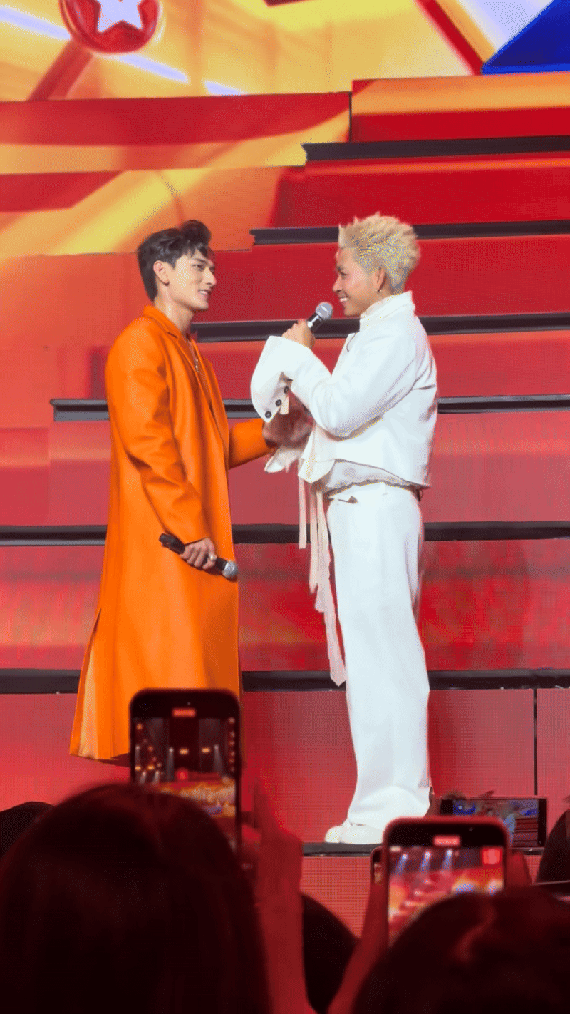 Phát sốt khoảnh khắc Anh Tài Jun Phạm tỏ tình Anh Trai ISAAC, 15 năm 