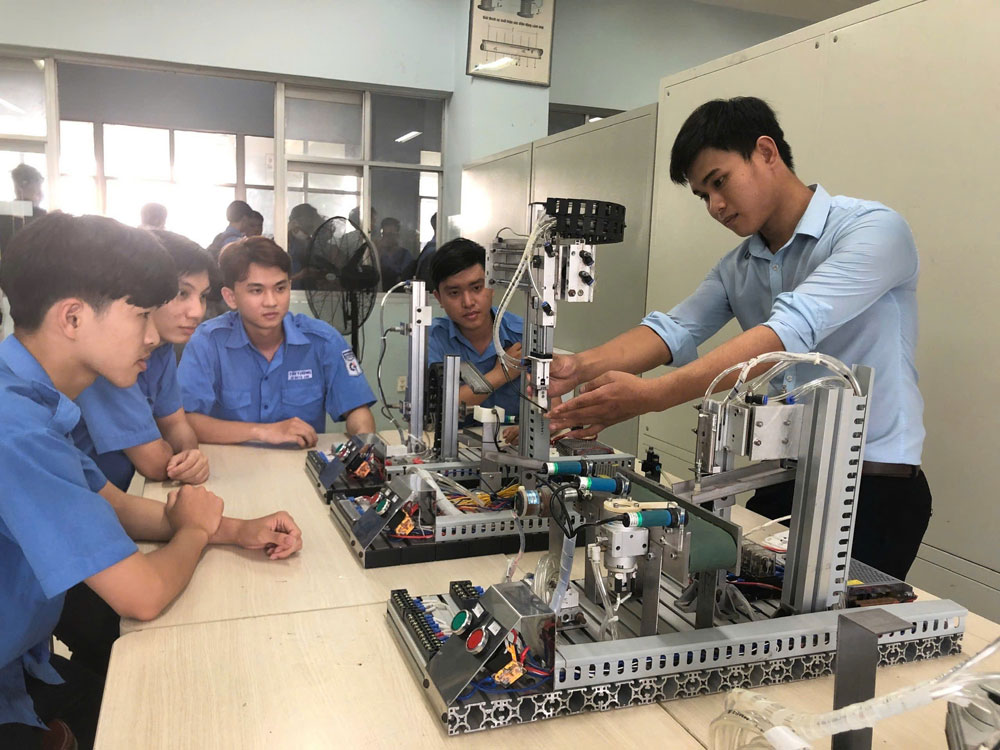 Phát triển nghề nghiệp bền vững cho lao động trẻ - Ảnh 1.