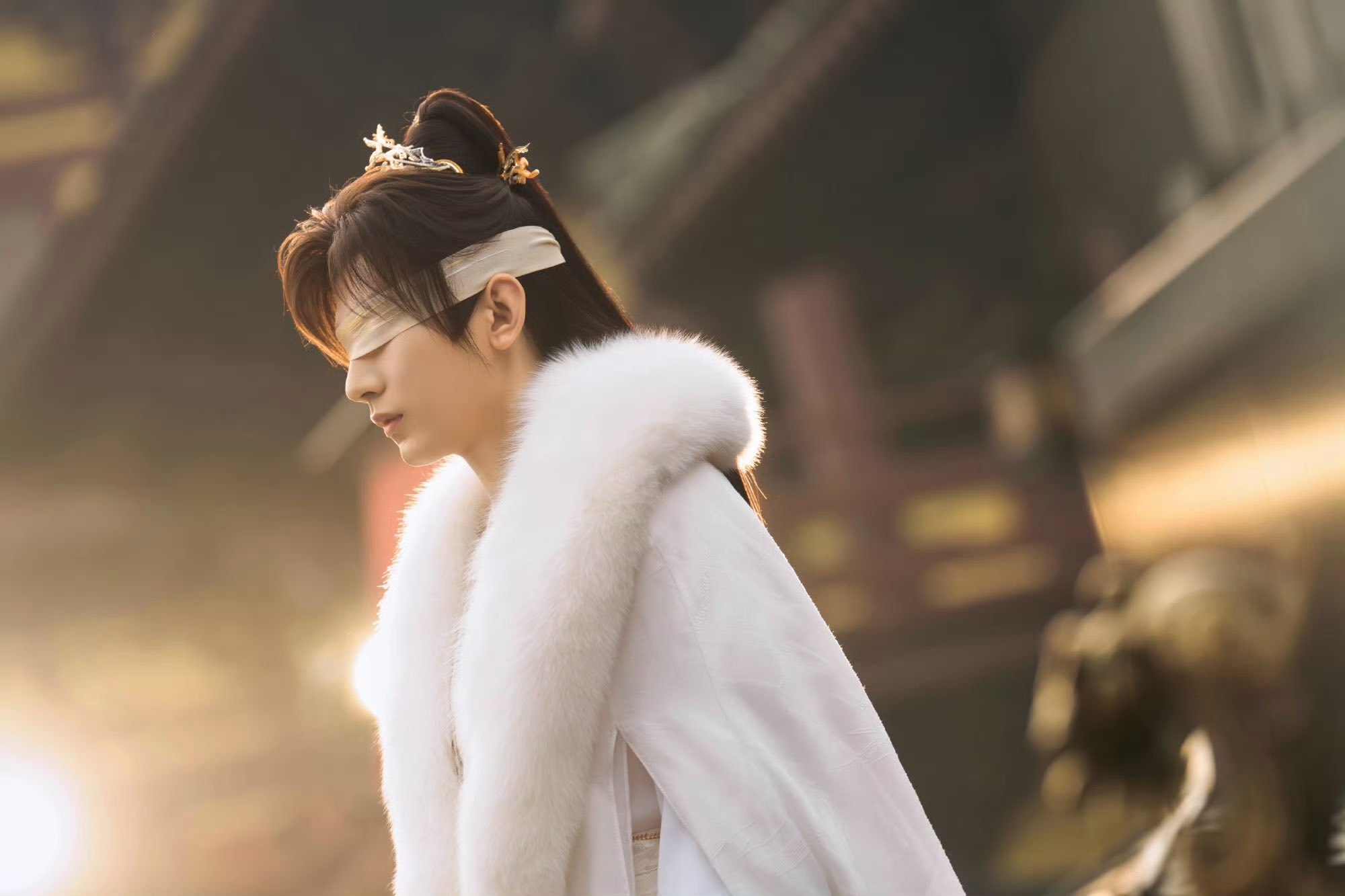 Phim Trung Quốc là cú sốc lớn nhất tháng 10: Chiếu 1 ngày lập tận 2 kỷ lục, ngắm nam chính như dát vàng lên mắt - Ảnh 2. Phim Trung Quốc là cú sốc lớn nhất tháng 10: Chiếu 1 ngày lập tận 2 kỷ lục, ngắm nam chính như dát vàng lên mắt - Ảnh 2.