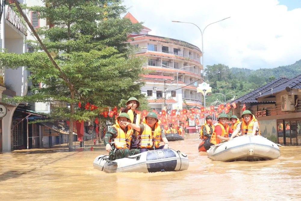 Phó Thủ tướng Trần Hồng Hà kiểm tra tình hình khắc phục hậu quả mưa lũ tại Cao Bằng. Ảnh: Báo Cao Bằng