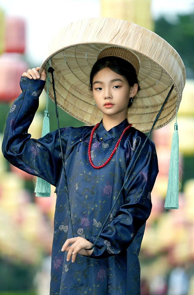 Phong cách thời trang ấn tượng của diễn viên nhí 'Đồi hành xác' - Ảnh 3.