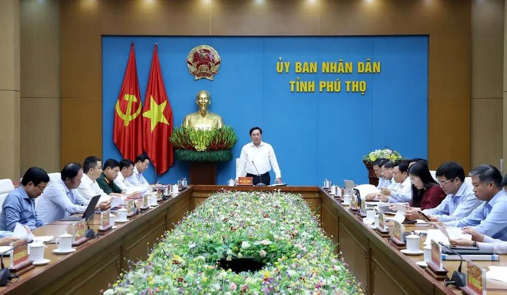 Ông Trần Duy Đông, Chủ tịch UBND tỉnh Phú Thọ chủ trì hội nghị nghe báo cáo dự thảo kế hoạch phát triển kinh tế - xã hội giai đoạn 2026 - 2030. Ảnh: phutho.gov.vn Phú Thọ hướng tới tăng trưởng GRDP hai con số, xây dựng nền kinh tế xanh và hiện đại.jpeg