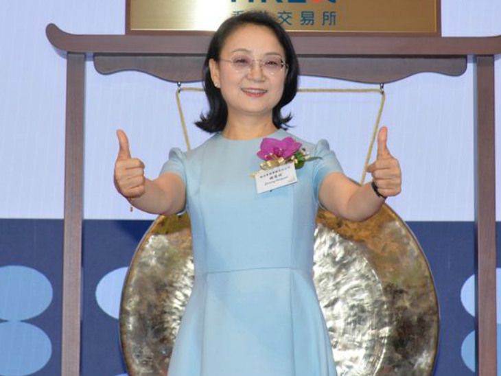 Phú bà 64 tuổi sở hữu khối tài sản 527.000 tỷ đồng: Được quan tâm chẳng kém siêu sao showbiz, dù im lặng vẫn khiến cả thế giới xôn xao!- Ảnh 1.