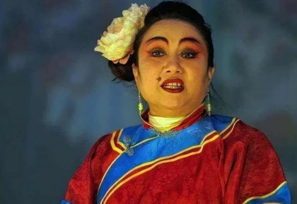 bà thầy bói rùa