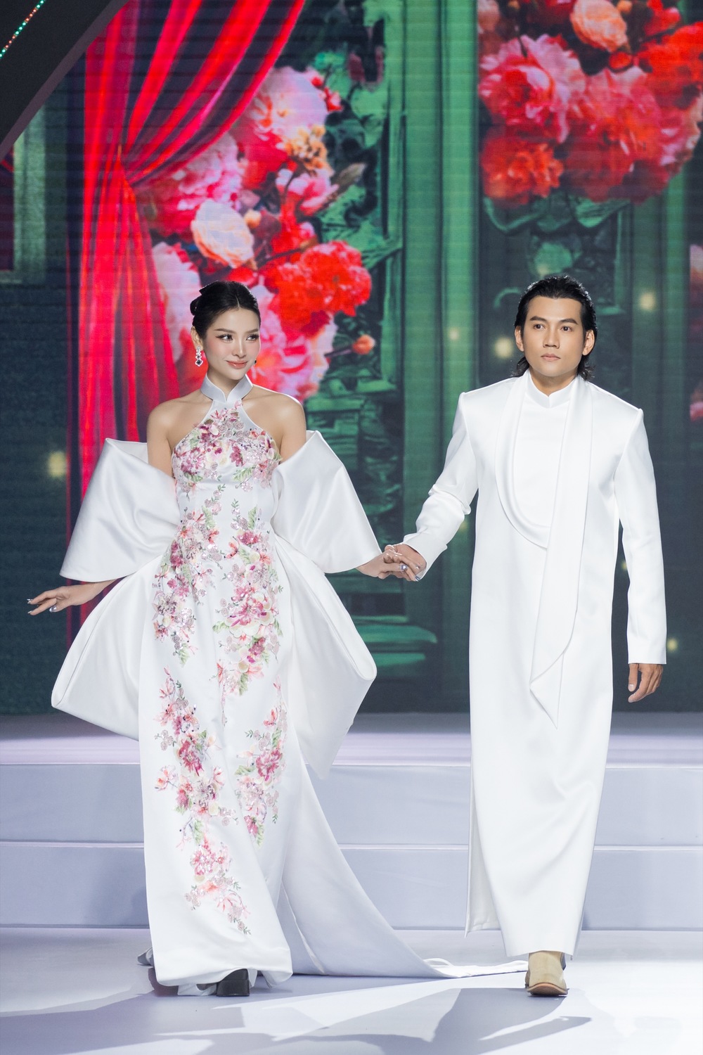 Phuong Trinh Jolie sai buoc catwalk khoe dang chuan sau