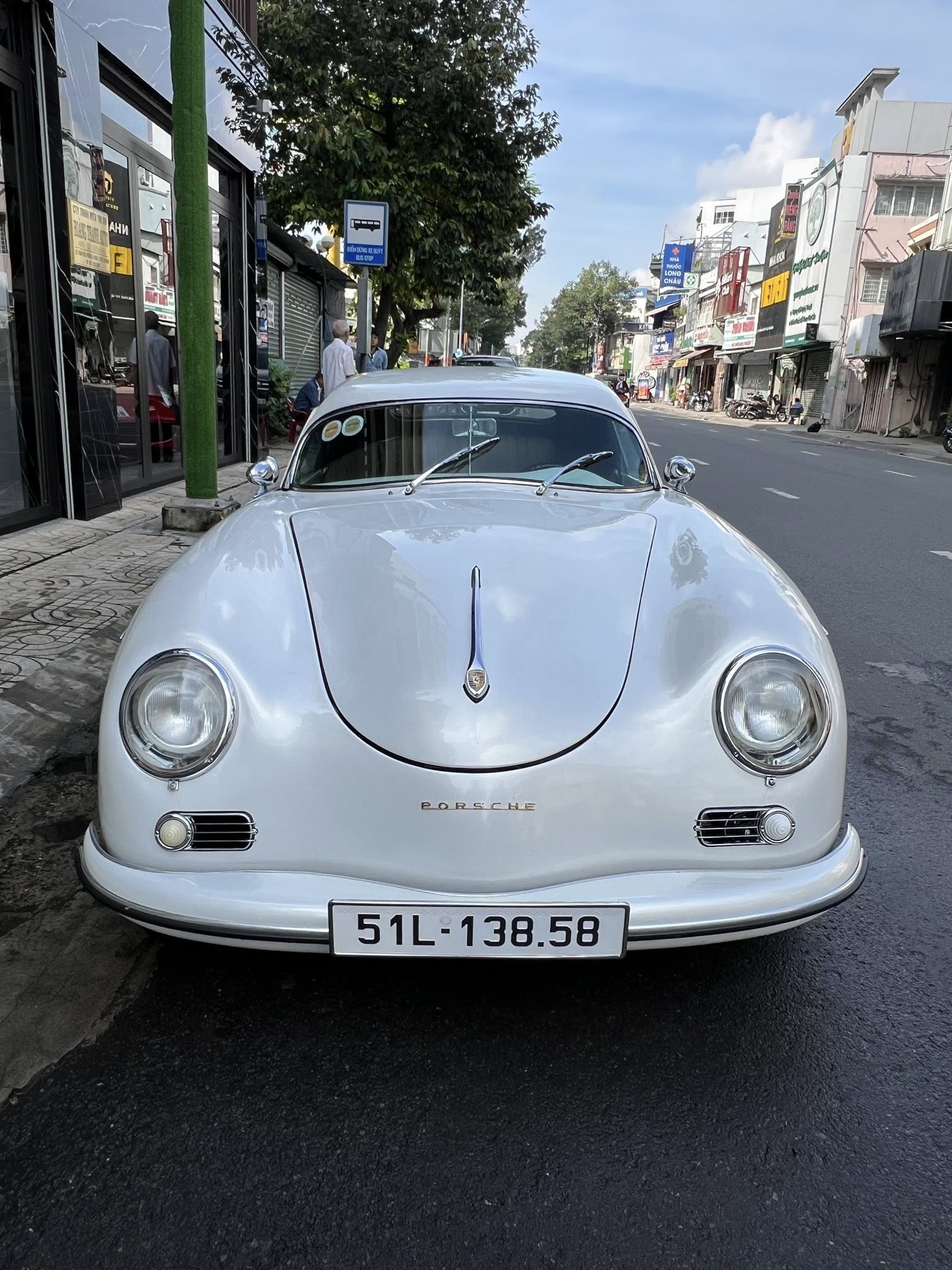 Porsche 356A Speedster hơn 70 tuổi gia nhập bộ sưu tập của ông Đặng Lê Nguyên Vũ, tra giá mới biết ngang ngửa siêu xe đời mới- Ảnh 1.