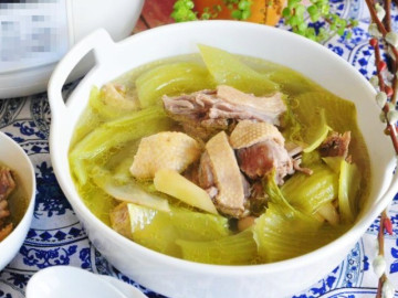 Rau này có thể cao tới 50cm, canxi gấp 8 lần cá, đem hầm canh được món tuyệt ngon