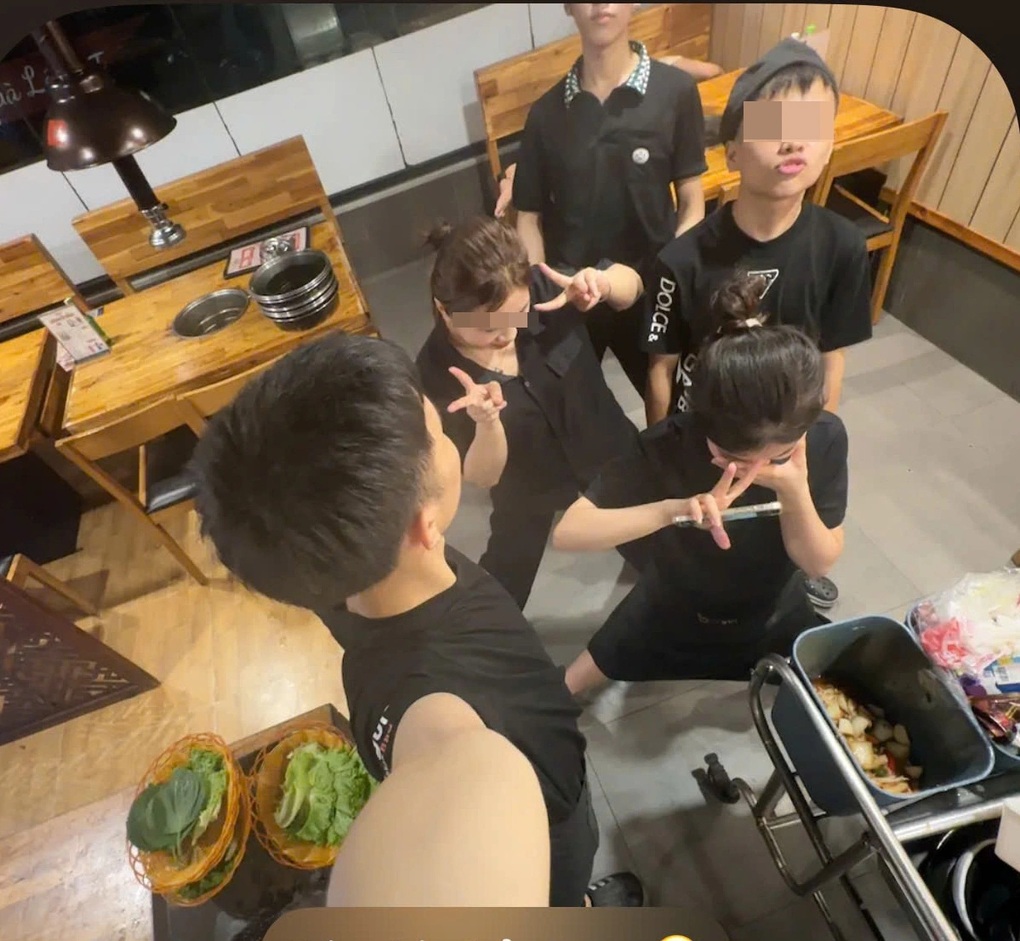 Quán ăn ở Hà Nội gây phẫn nộ khi nhân viên nói cho khách ăn rác, nước bọt - 2