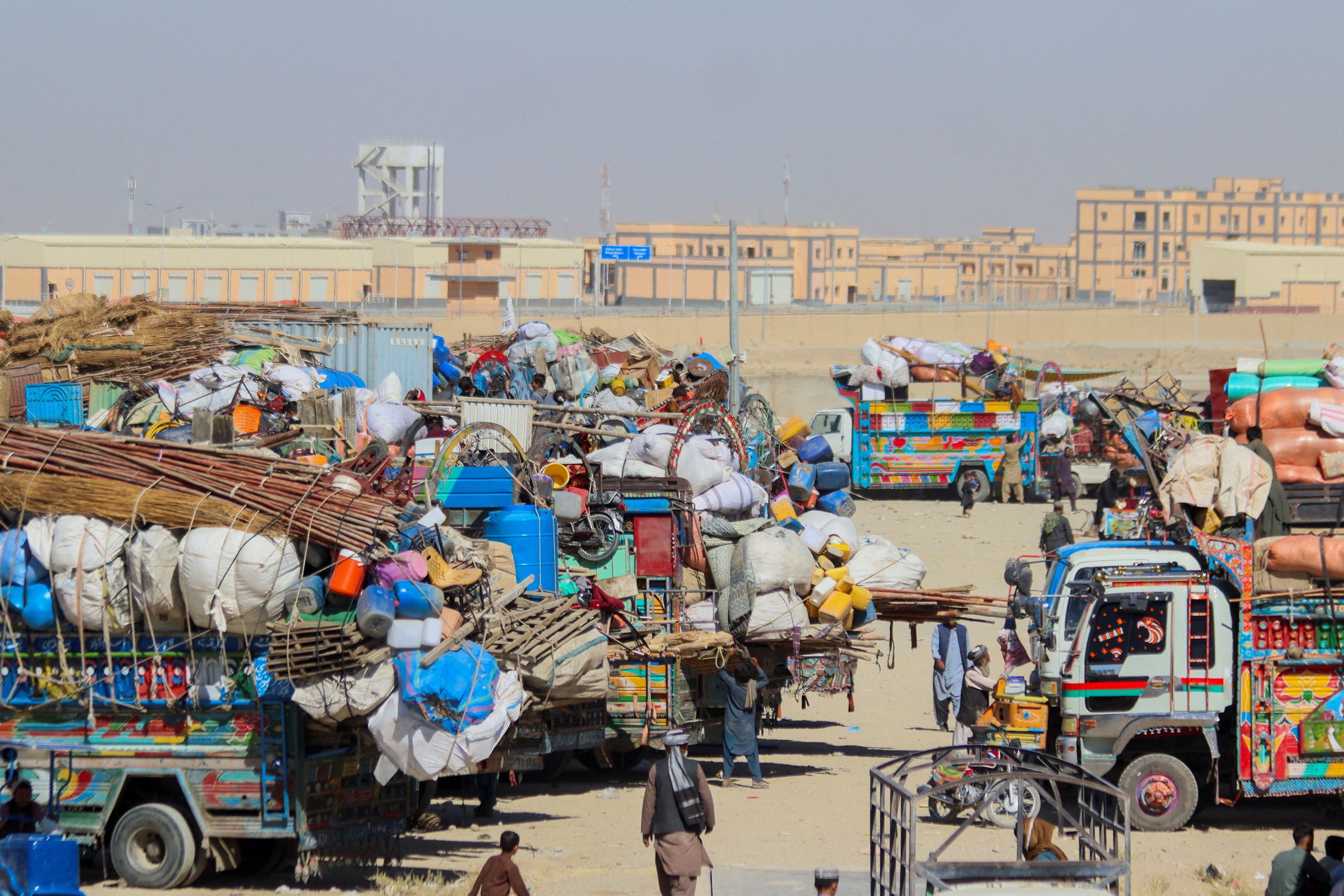 Quân đội Pakistan báo động cao sau vụ đụng độ nghiêm trọng dọc biên giới - Ảnh 1.