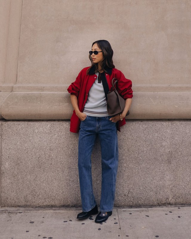 Quần jeans xanh 'vạn năng', bí quyết cho vẻ đẹp hoàn hảo năng động cả bốn mùa- Ảnh 1.