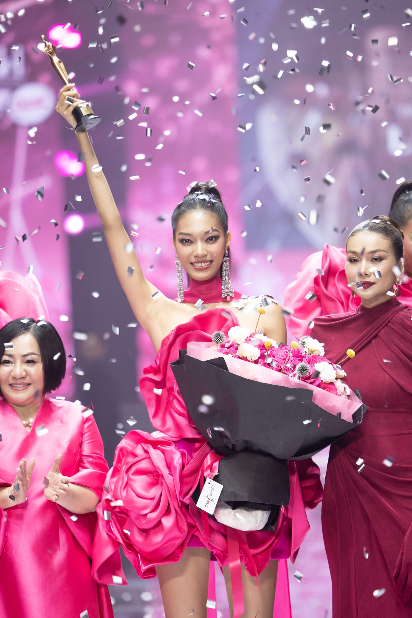 Quán quân Vietnam's Next Top Model 2025: Chiều cao kỷ lục, từng được Thanh Hằng "thiên vị" làm 1 chuyện!- Ảnh 1.