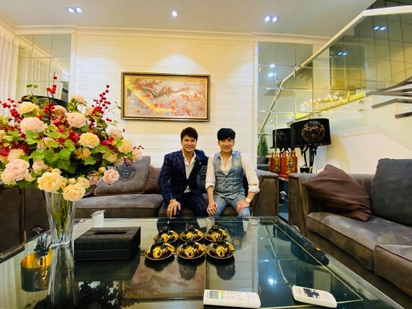 Nam ca sĩ Vpop giàu tới mức tiền đổ ào xuống chân, tung MV mới khiến thanh xuân bao thế hệ như ùa về- Ảnh 10.