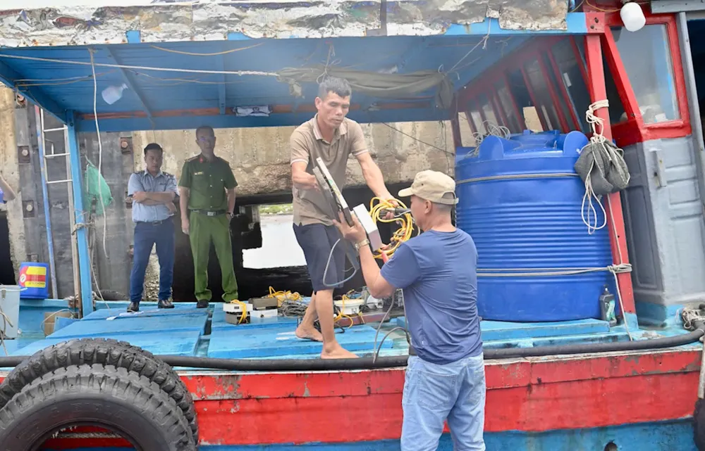 13 tàu cá đã tháo thiết bị VMS để có thể khai thác tại vùng cấm. Ảnh: CAQN 13 tàu cá đã tháo thiết bị giám sát hành trình để có thể khai thác tại vùng cấm. Ảnh: CAQN