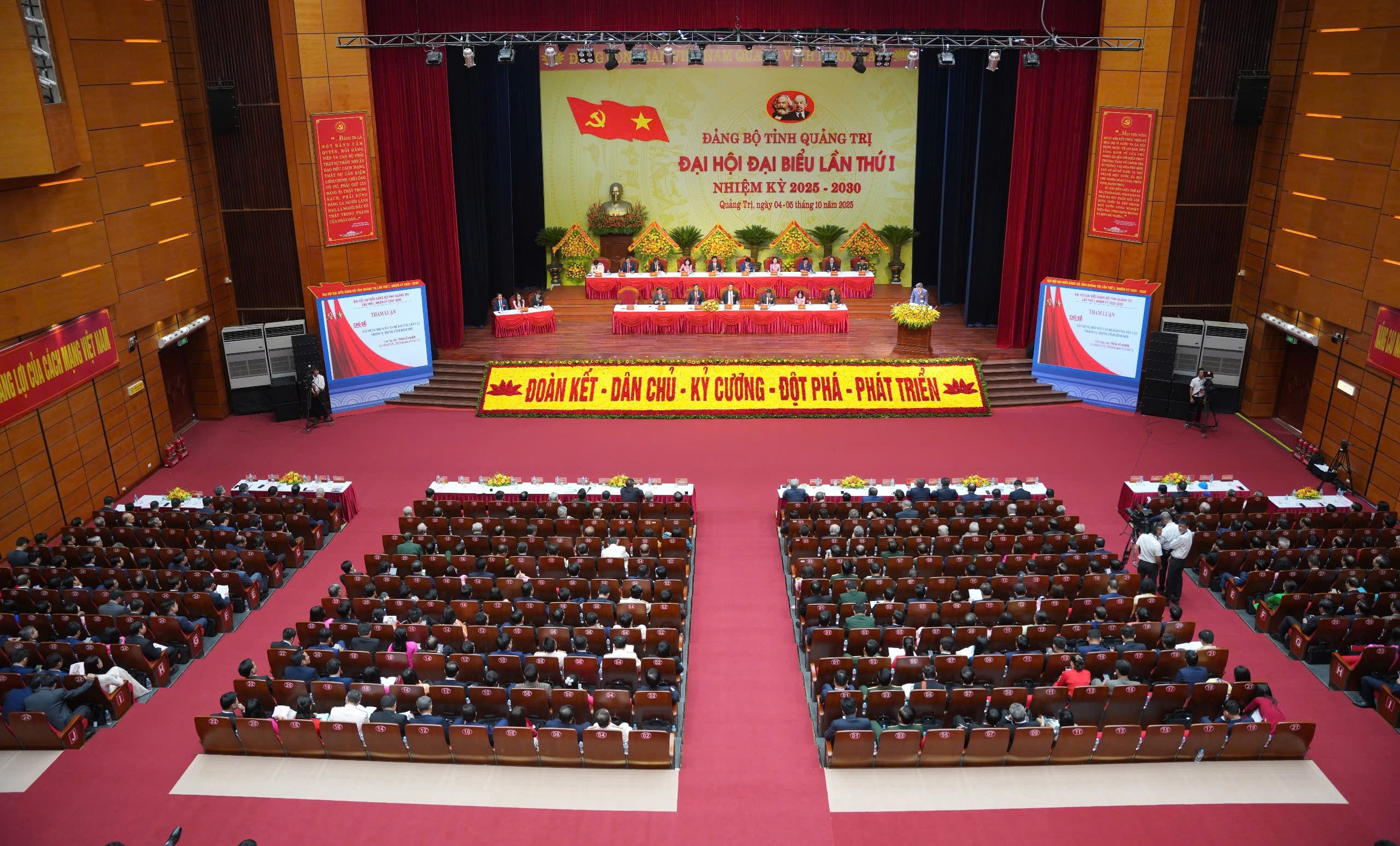 Quảng Trị phải đặt mục tiêu trở thành trung tâm năng lượng,logistics và du lịch đặc sắc- Ảnh 1. Quảng Trị phải đặt mục tiêu trở thành trung tâm năng lượng,logistics và du lịch đặc sắc- Ảnh 1.