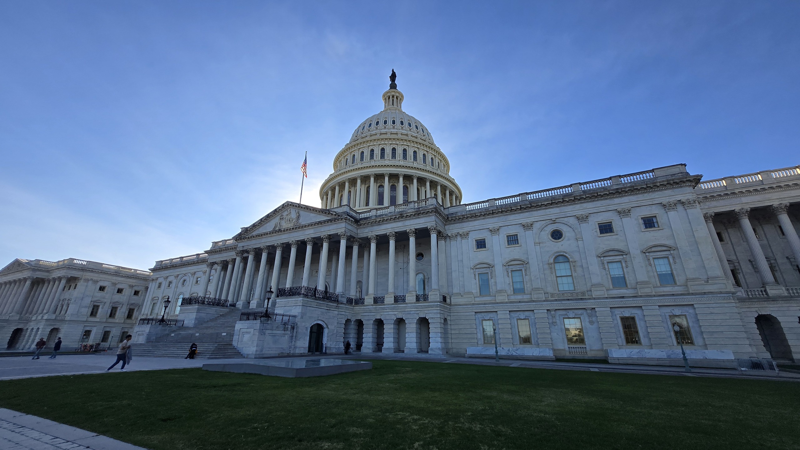 Quốc hội bế tắc, chính phủ Mỹ đóng cửa - Ảnh 1.