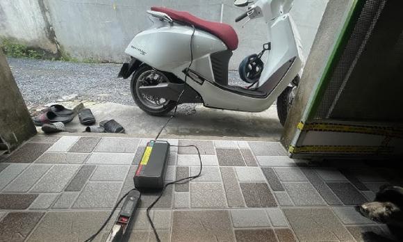 sạc pin xe điện tại nhà,  mua xe máy điện, đổi xe điện