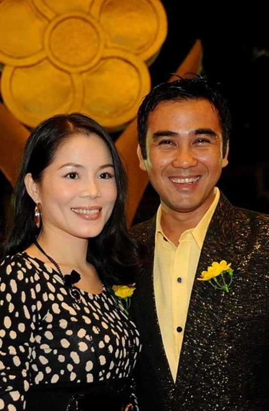 Quyền Linh lấy vợ doanh nhân giàu có nhưng không ngủ chung giường, cứ tối lại xuống đất nằm?- Ảnh 3.