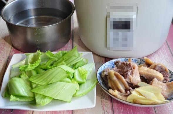 Rau này có thể cao tới 50cm, canxi gấp 8 lần cá, đem hầm canh được món tuyệt ngon - 1