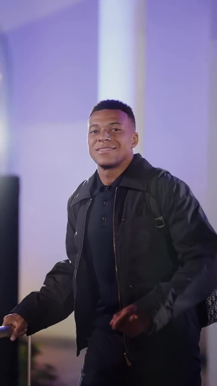 Real Madrid đến sân bay Kazakhstan