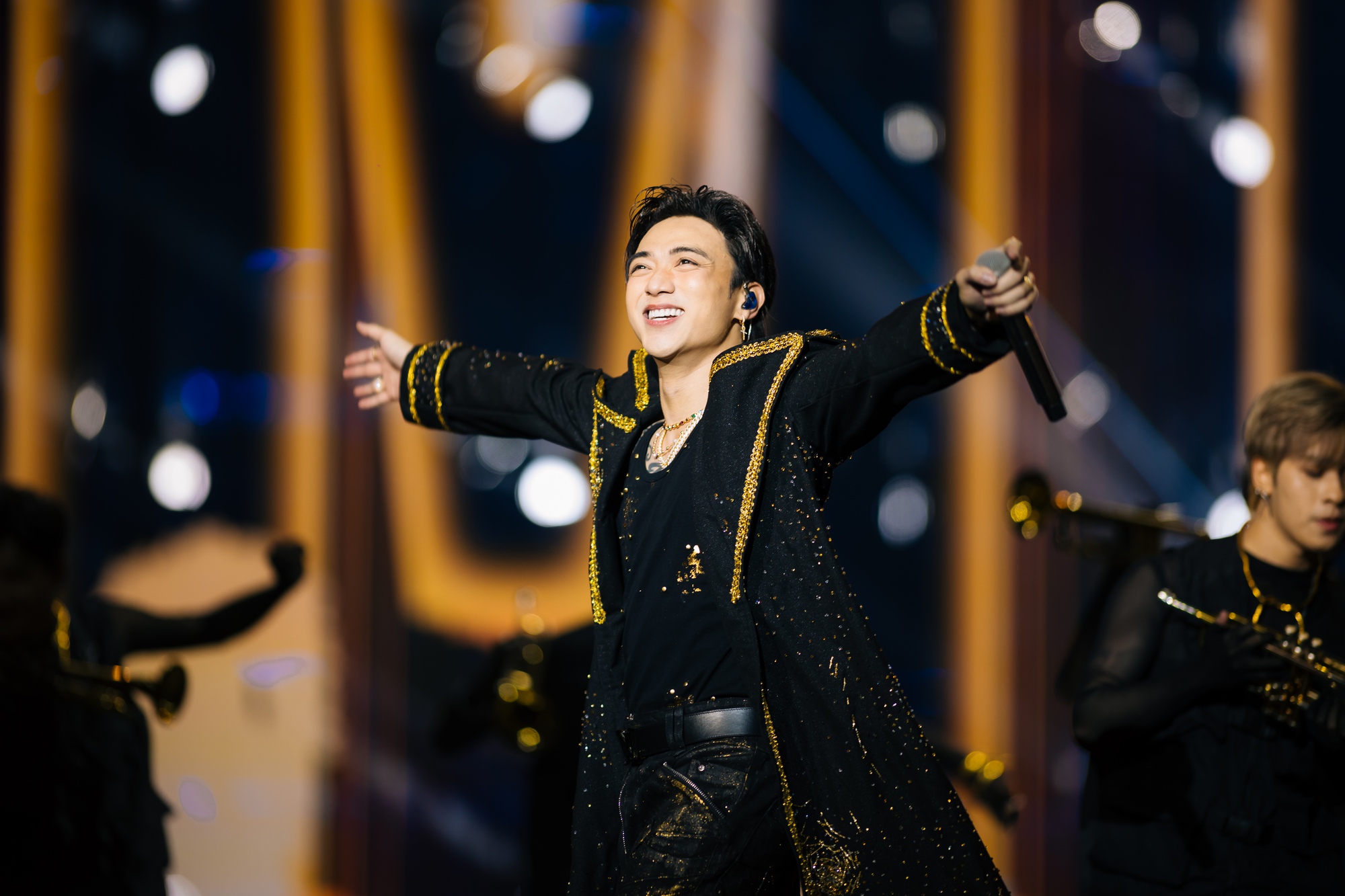 SOOBIN trở lại với “ALL-ROUNDER THE FINAL”: Cháy hết mình cùng KINGDOM tại TP.HCM - Ảnh 1.