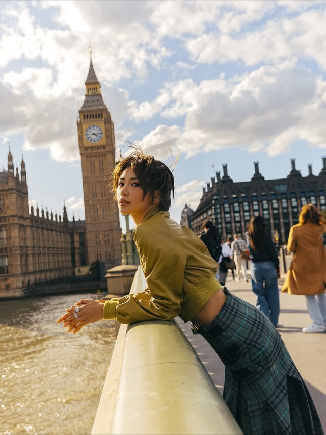 Phong cách sang trọng, đẳng cấp với sắc xanh rêu, xanh ô liu - Ảnh 1.