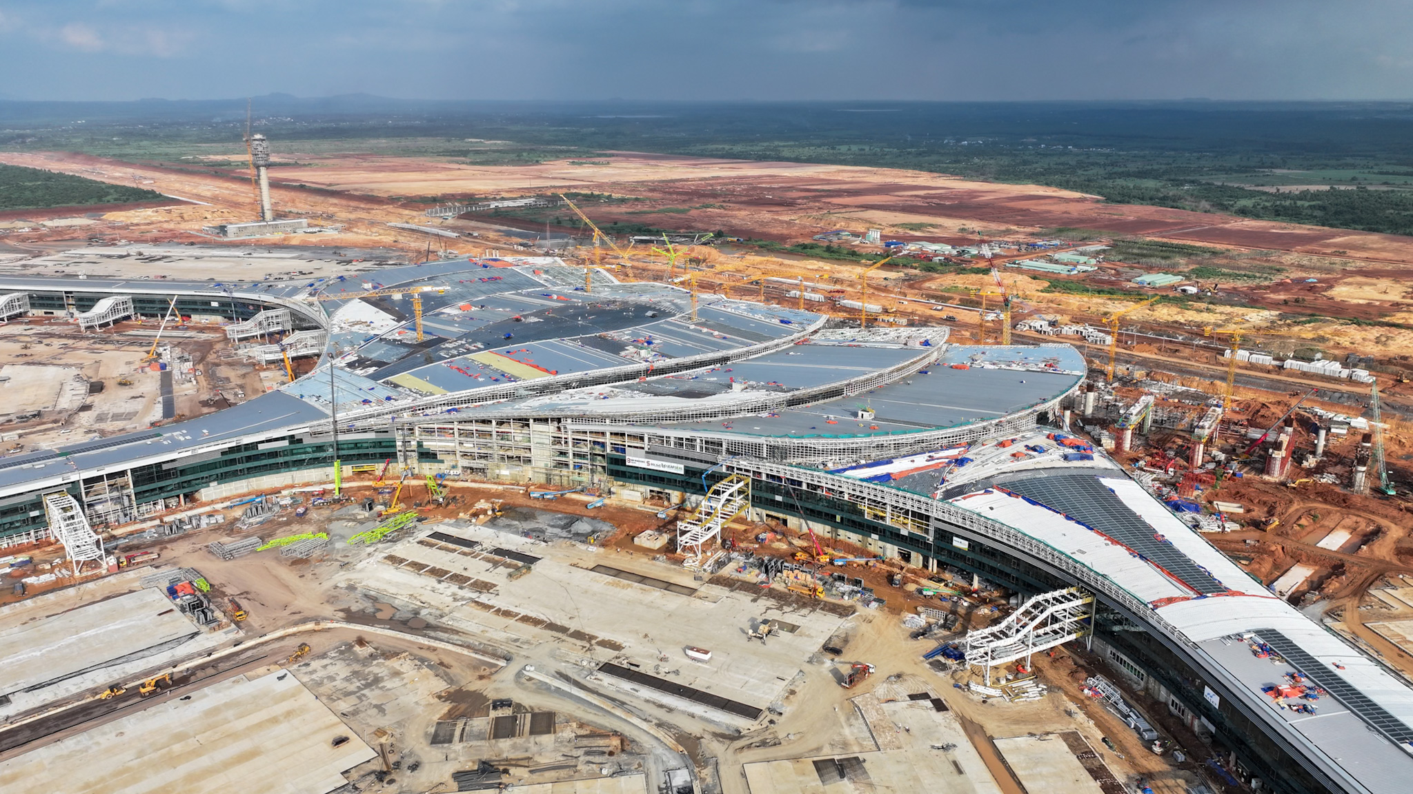 Sân bay Long Thành đón chuyến bay đầu tiên vào 19 - 12: Cận cảnh tiến độ thi công - Ảnh 1.