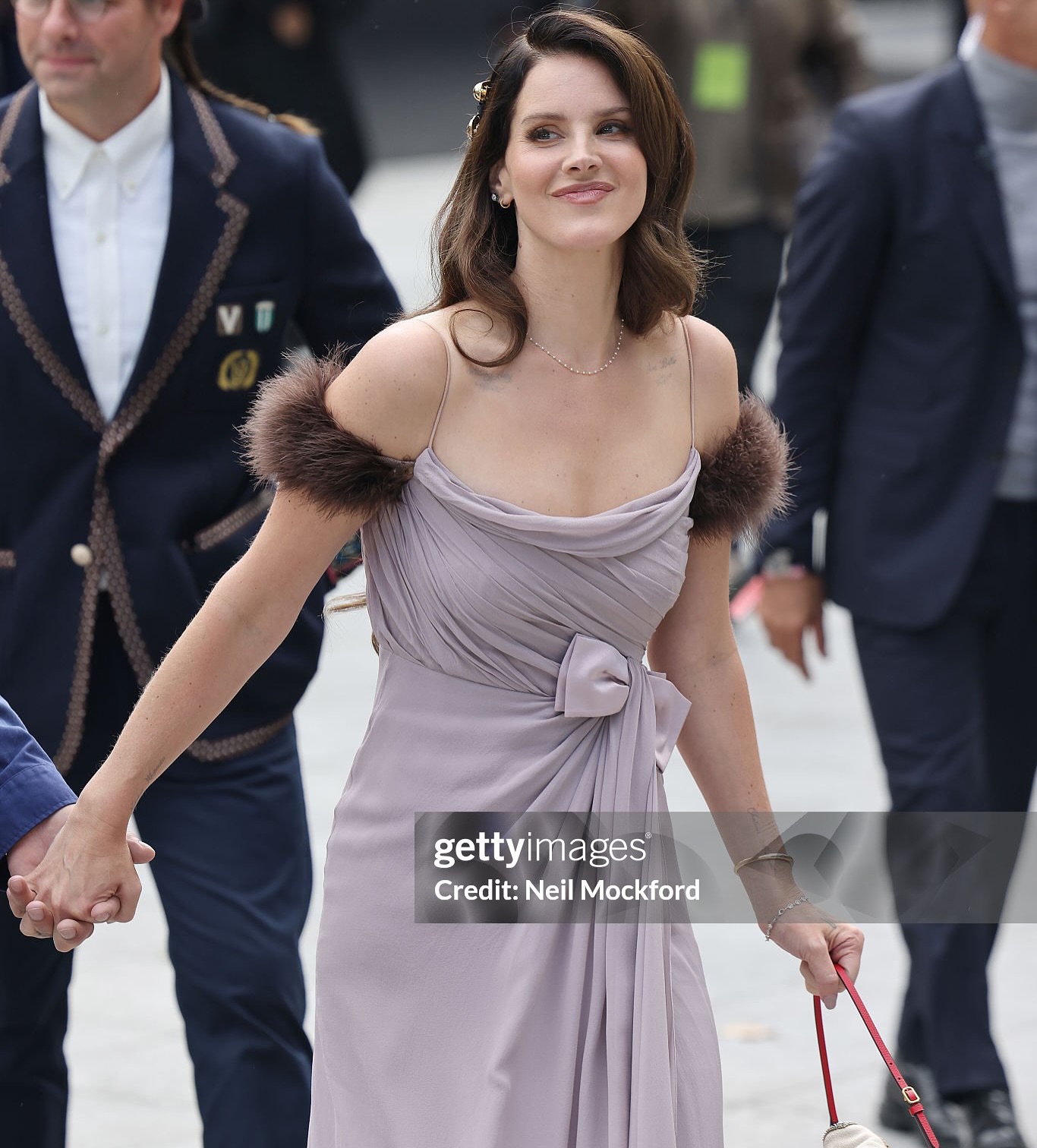 Sao hạng A 40 tuổi bỗng trẻ lại, camera hung thần cũng phải mất điện- Ảnh 4.