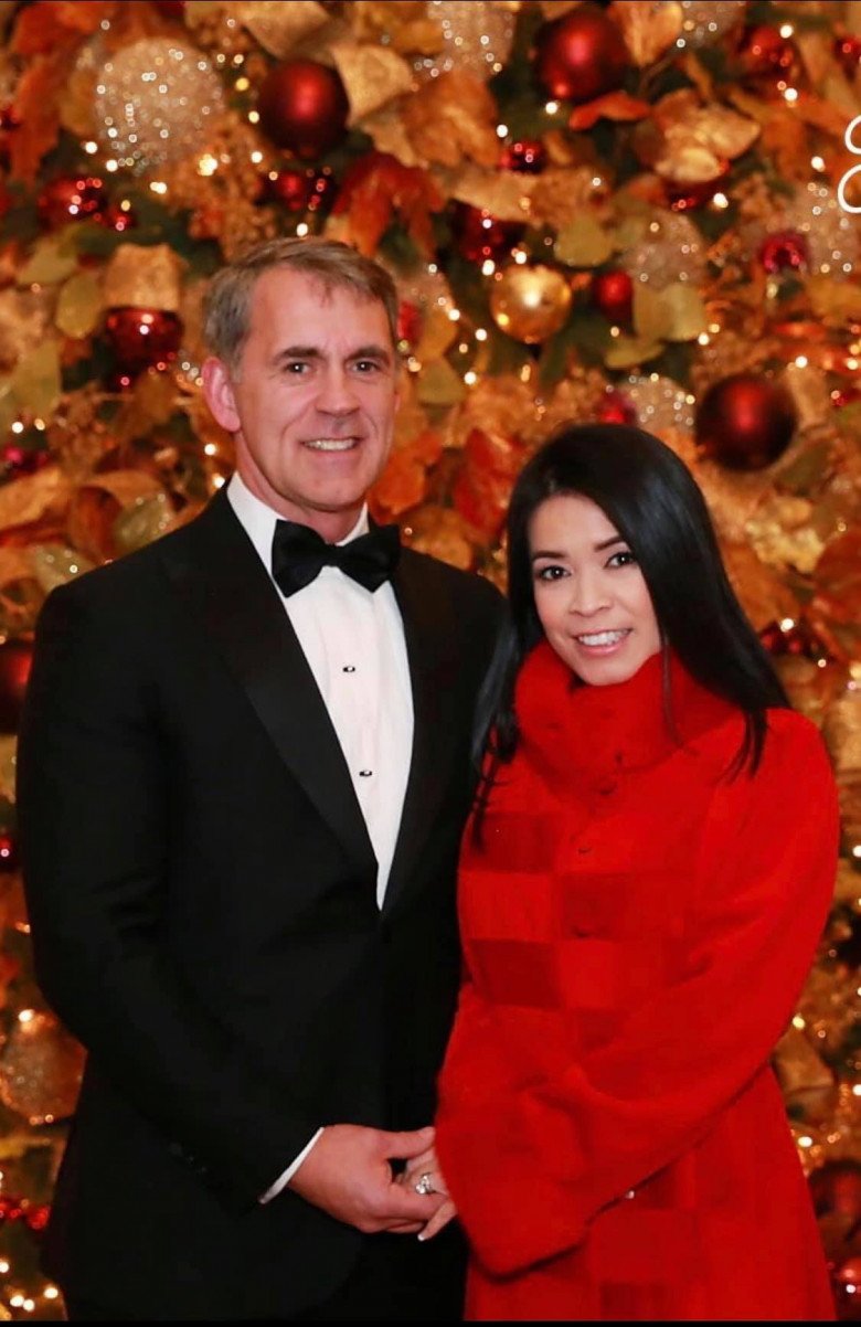 Sao nữ Vbiz lấy chồng tỷ phú: Quen qua app hẹn hò, biệt thự như resort có cả rạp chiếu phim- Ảnh 1.