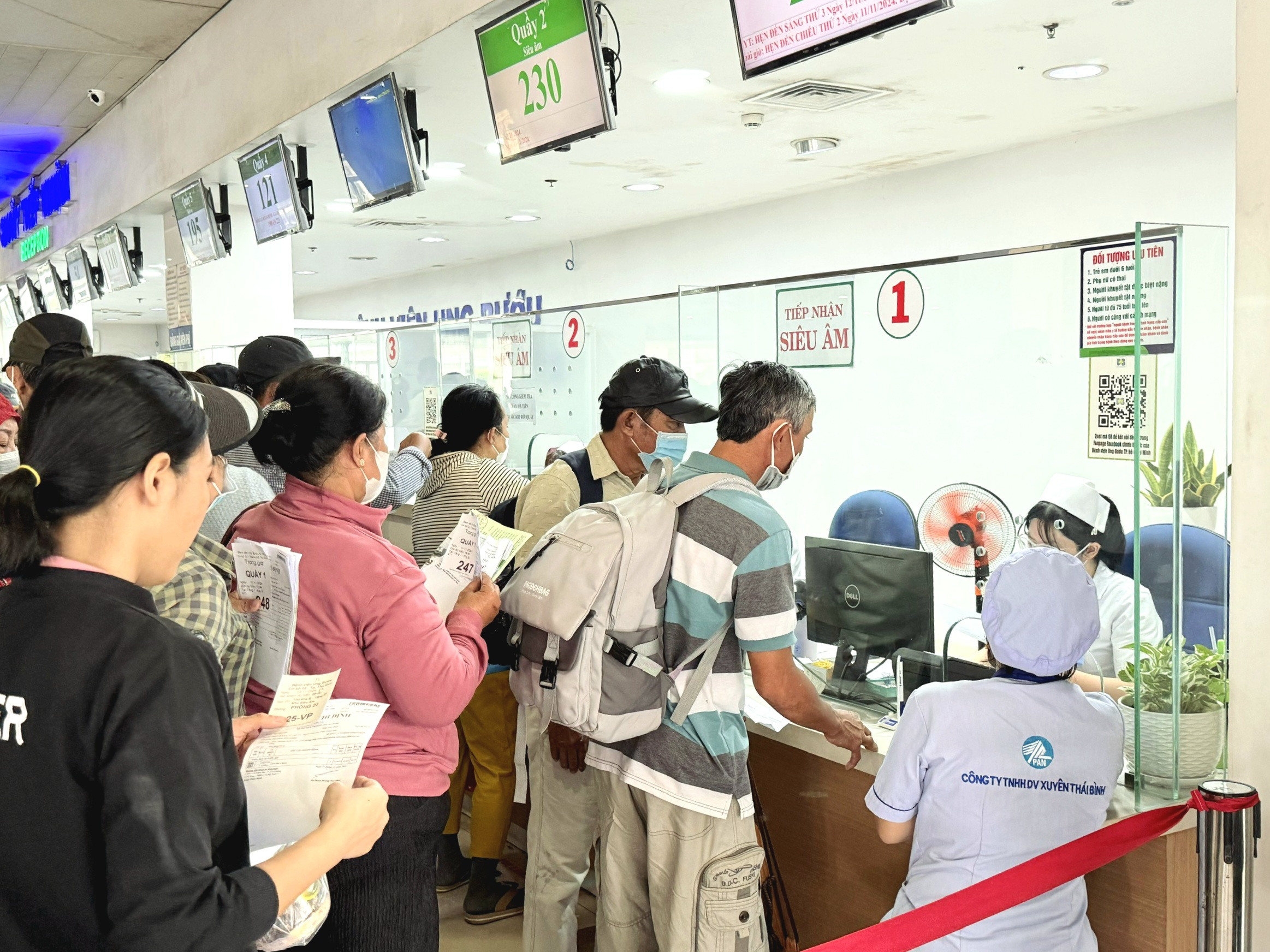 Sau sáp nhập người dân TP.HCM đăng ký bảo hiểm y tế ban đầu ở đâu? 1 Sau sáp nhập người dân TP.HCM đăng ký bảo hiểm y tế ban đầu ở đâu? - Ảnh 1.