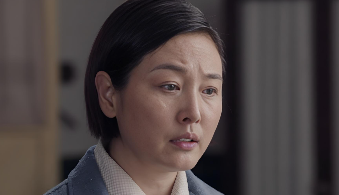 Sau tang lễ bố 3 ngày, các con riêng của chồng đưa ra quyết định khiến tôi phải thắp hương hỏi: "Ông biết thì ông có xót cho tôi không?"- Ảnh 1.