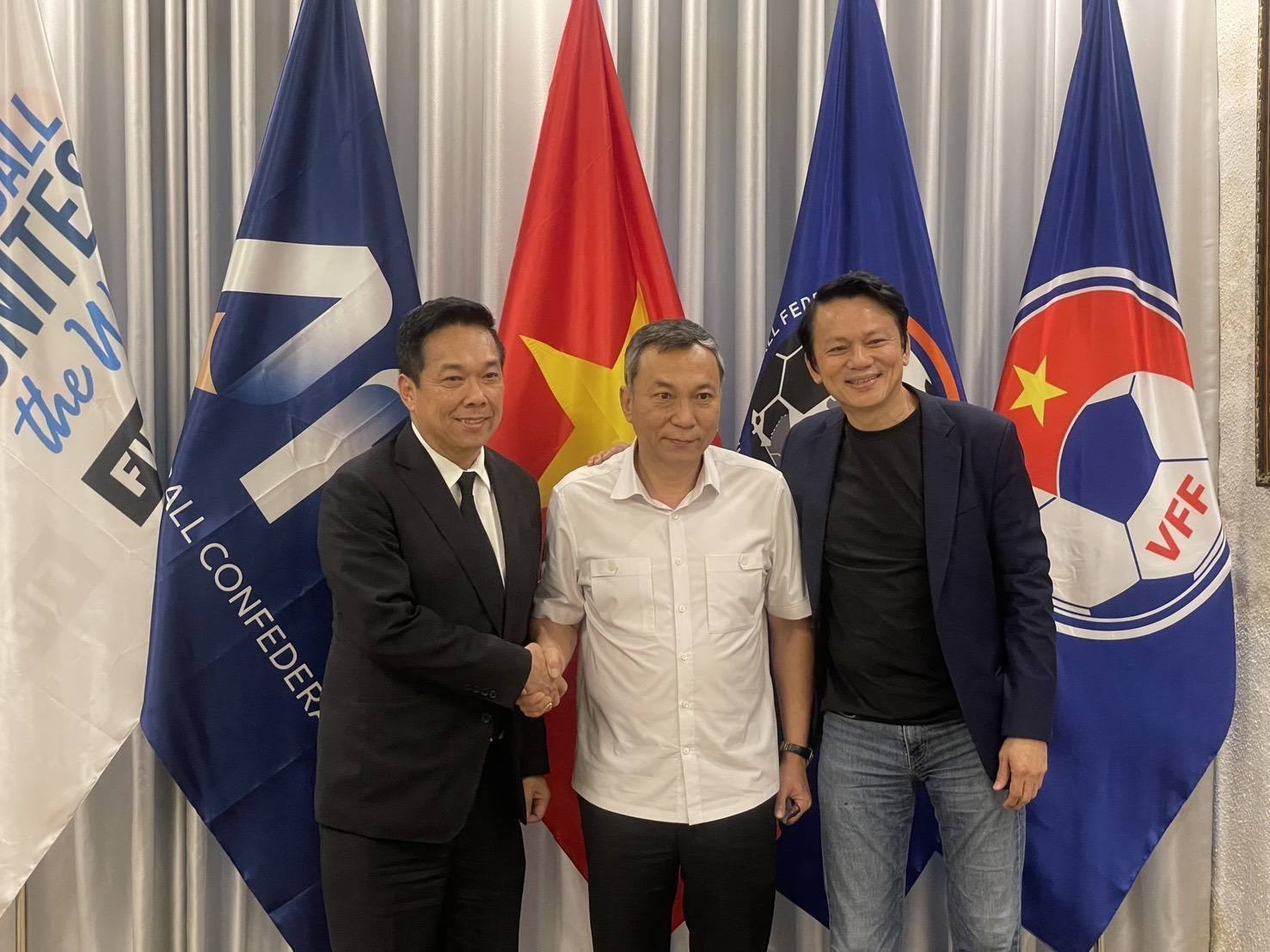 FAT nói gì sau cuộc gặp xin lỗi VFF vì sự cố nhầm Quốc kỳ: Sẽ rút kinh nghiệm sâu sắc…- Ảnh 1.