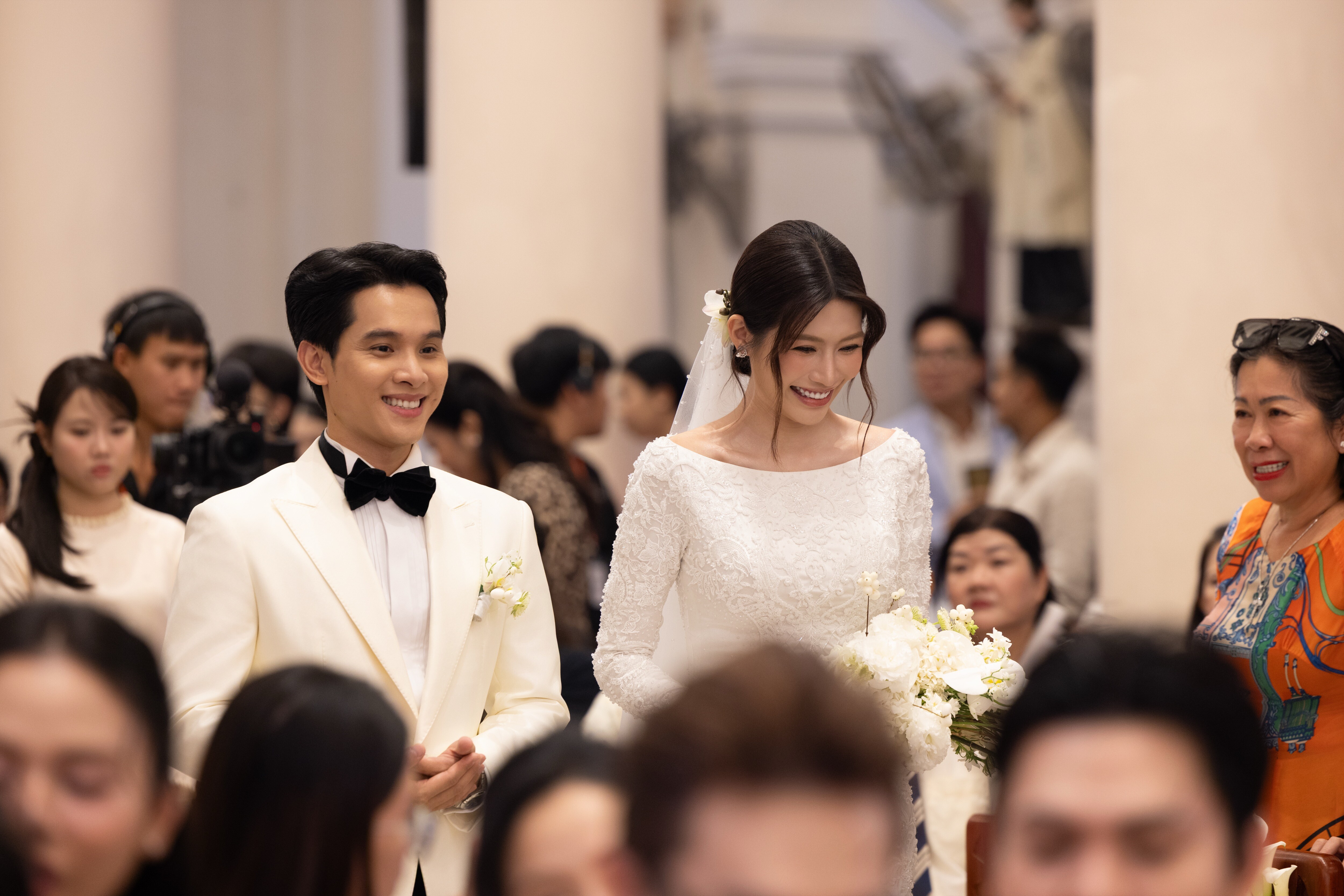 Showbiz Việt có thêm amp;#34;nàng dâu hào mônamp;#34;: Chế Nguyễn Quỳnh Châu làm đám cưới với chồng chủ tịch tại nhà thờ - 3