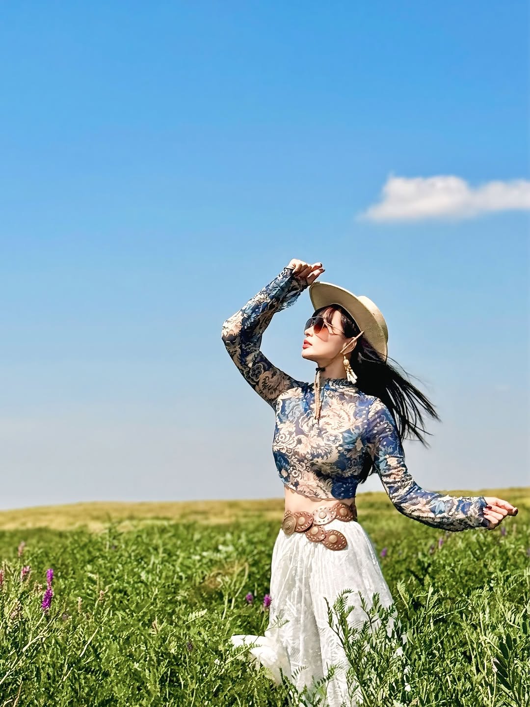 Siêu mẫu Thúy Hạnh U50 vẫn giữ da săn chắc, nhan sắc đáng ngưỡng mộ nhờ chăm làm 2 việc phụ nữ trung niên rất cần để trẻ lâu- Ảnh 1. Siêu mẫu Thúy Hạnh U50 vẫn giữ da săn chắc, nhan sắc đáng ngưỡng mộ nhờ chăm làm 2 việc phụ nữ trung niên rất cần để trẻ lâu- Ảnh 1.