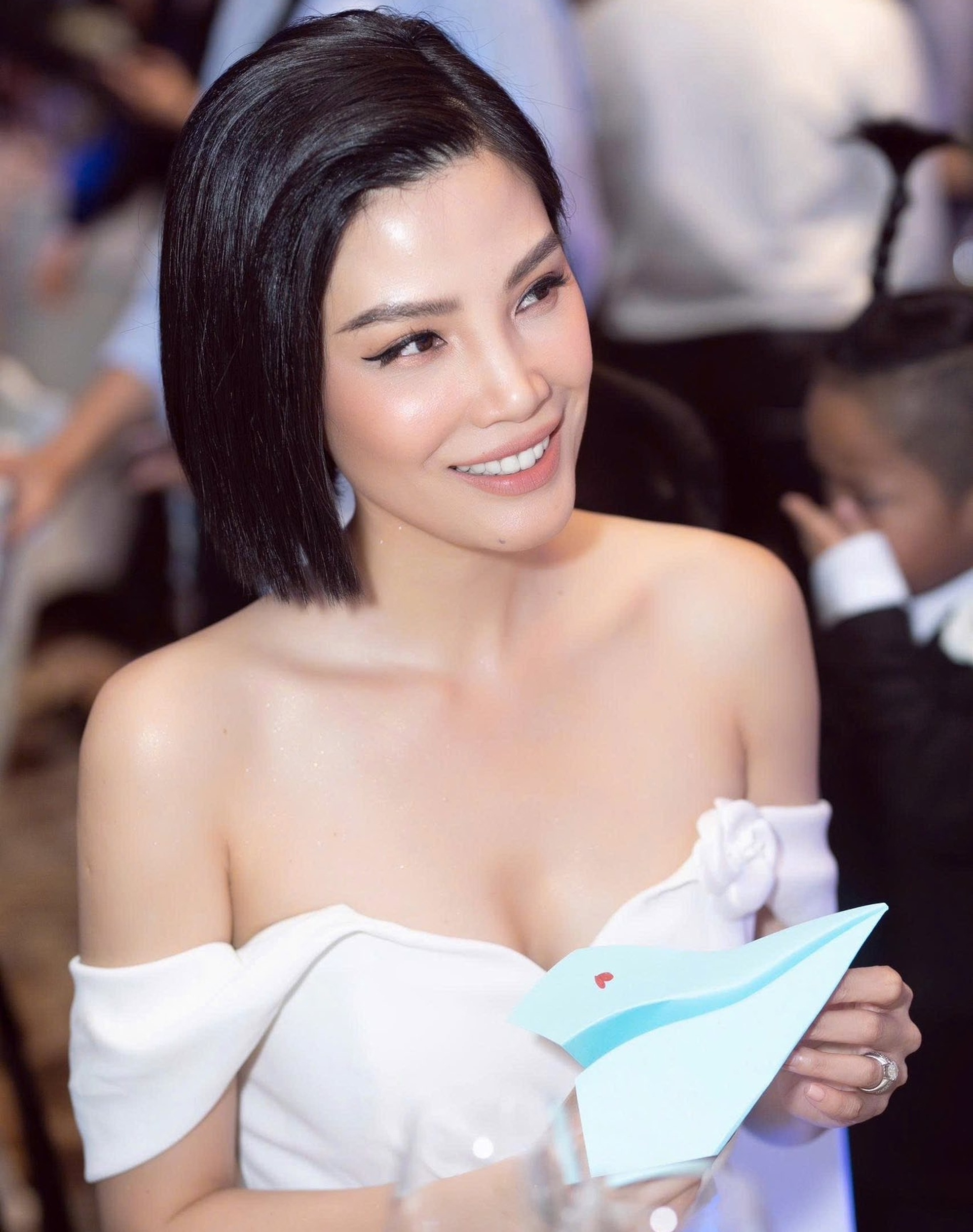 Siêu mẫu đầu tiên của Việt Nam rời showbiz 30 năm, giờ ra sao? - 2