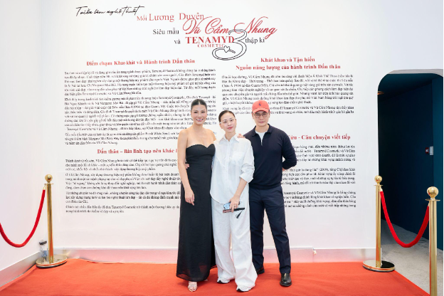 Siêu mẫu đời đầu Việt Nam hội ngộ dàn sao “khủng” - Ảnh 1.