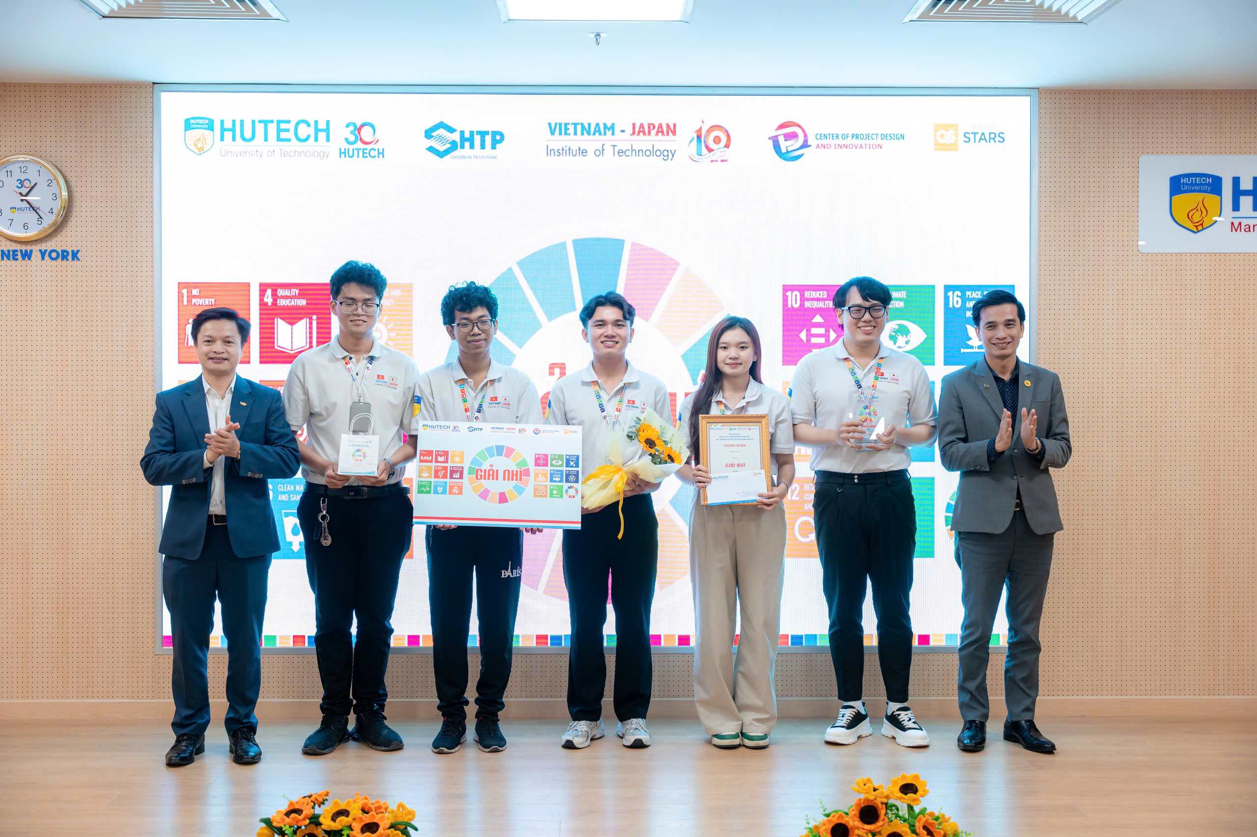 Sinh viên sáng tạo giải pháp chống lũ, AI phát hiện bệnh Parkinson 1 Sinh viên sáng tạo giải pháp chống lũ cho cây trồng - Ảnh 1.