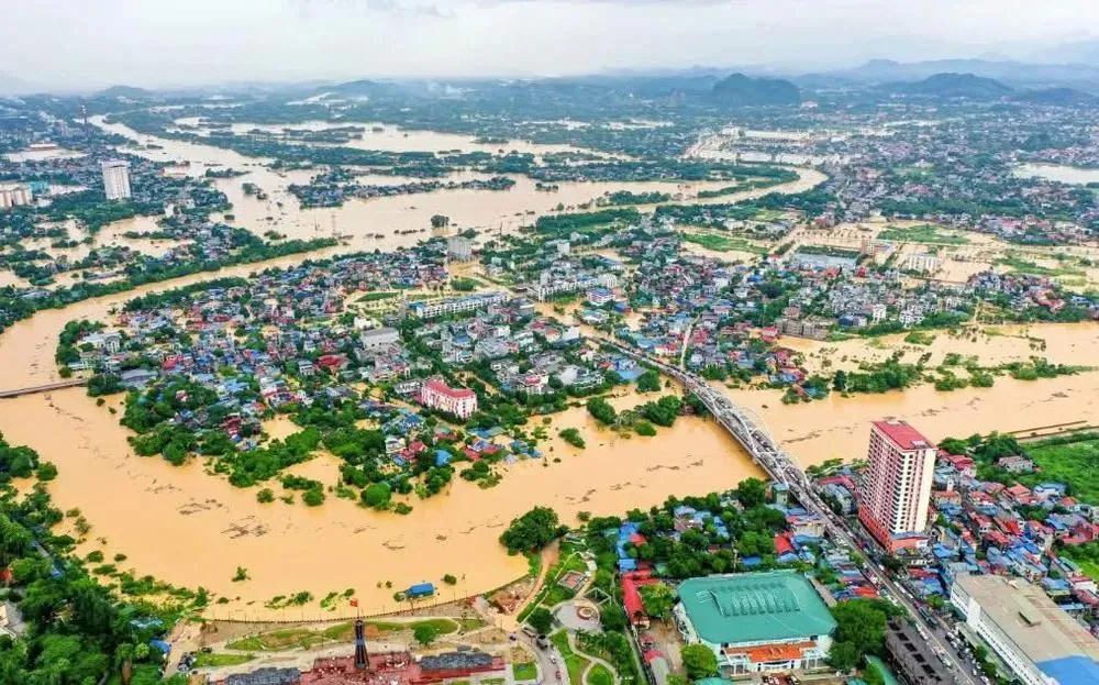 Ngập do lũ tại TP Thái Nguyên, tỉnh Thái Nguyên. Ảnh: Thái Nguyên News Bị lũ cuốn trôi.jpg