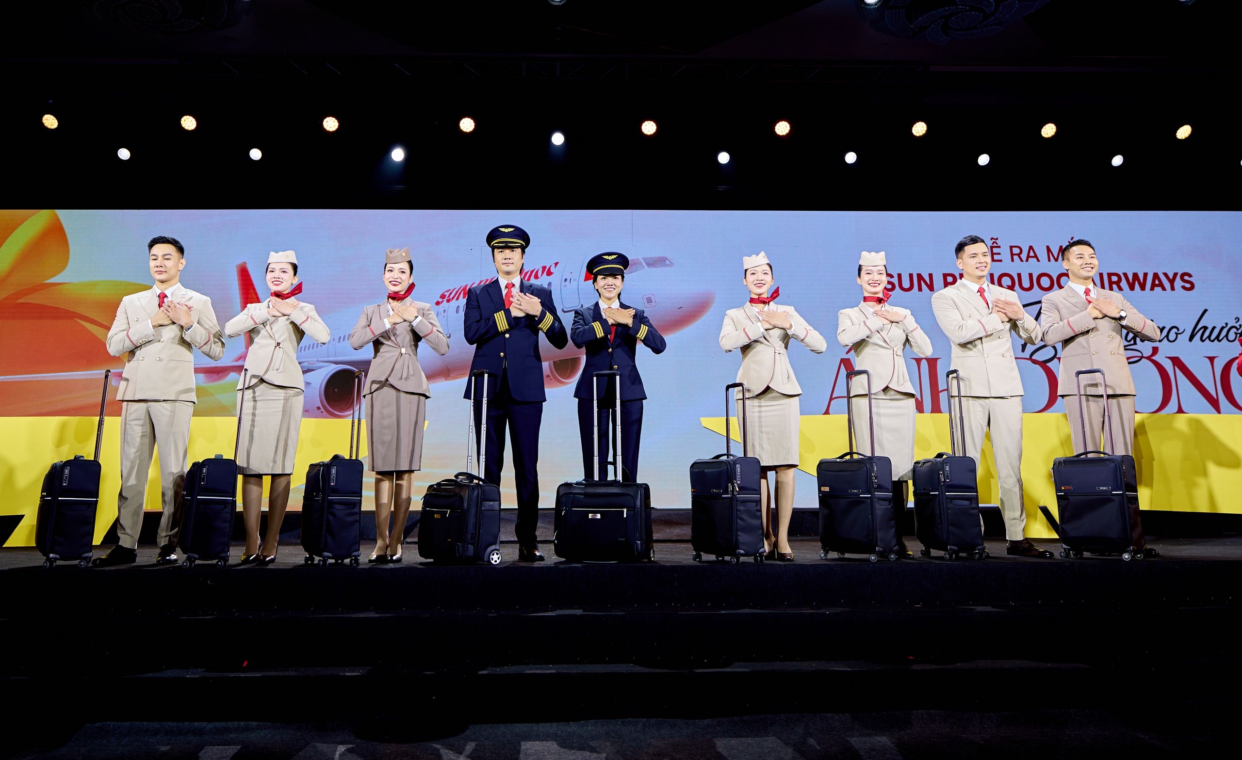 "Soi" đồng phục tiếp viên, phi công Sun PhuQuoc Airways 1 Soi dong phuc tiep vien phi cong Sun PhuQuoc Airways