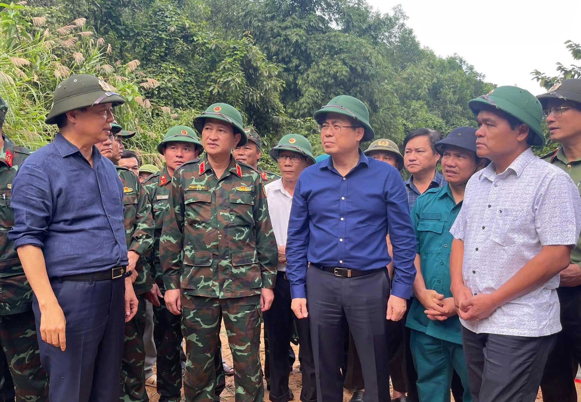 Khắc phục sạt lở ở Quảng Ngãi để ổn định đời sống người dân - Ảnh 6. Khắc phục sạt lở ở Quảng Ngãi để ổn định đời sống người dân - Ảnh 6.