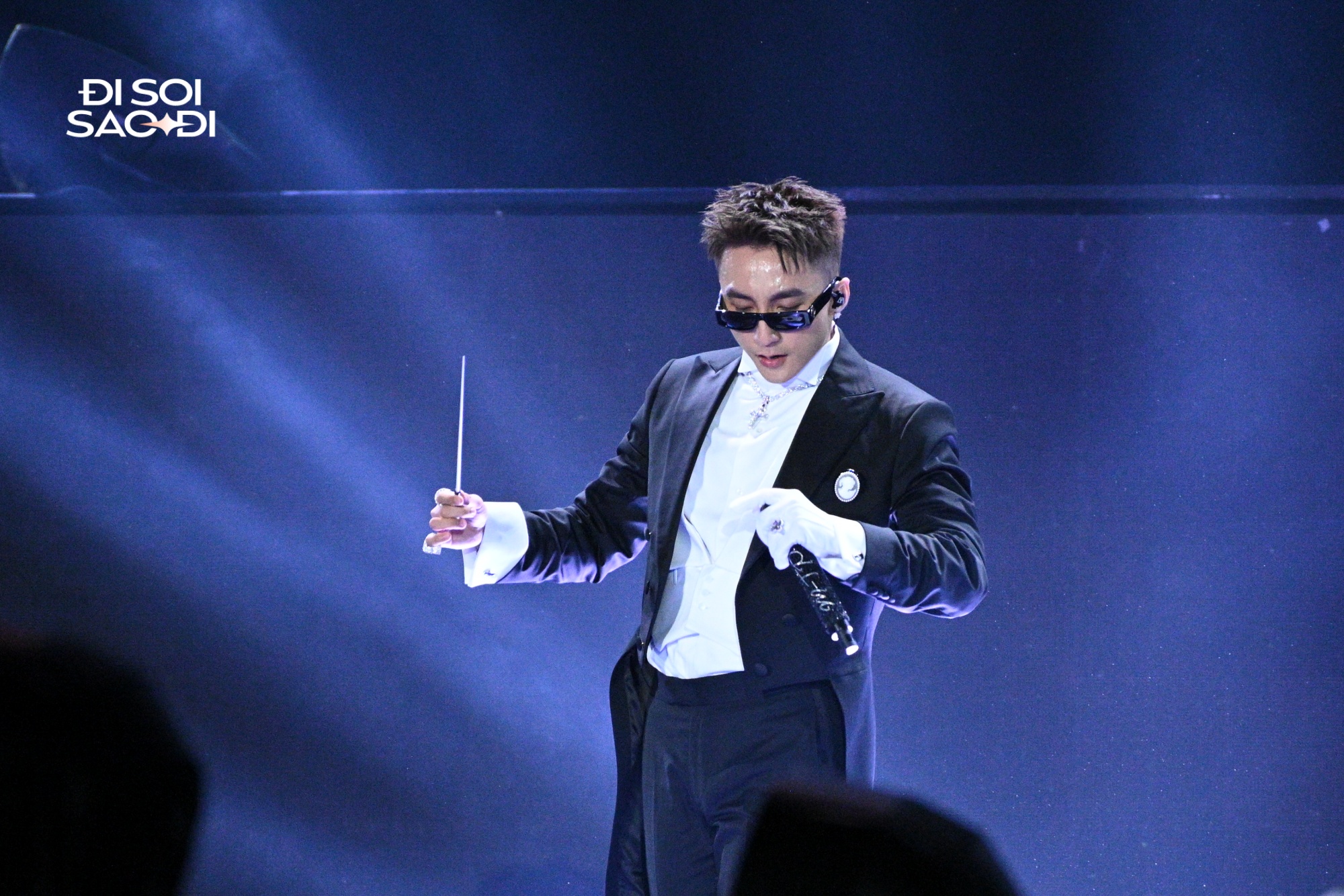 Ekip tiết lộ Sơn Tùng sau hậu trường: Cơn sốt như truyền qua tay, nói chuyện không nổi- Ảnh 1.